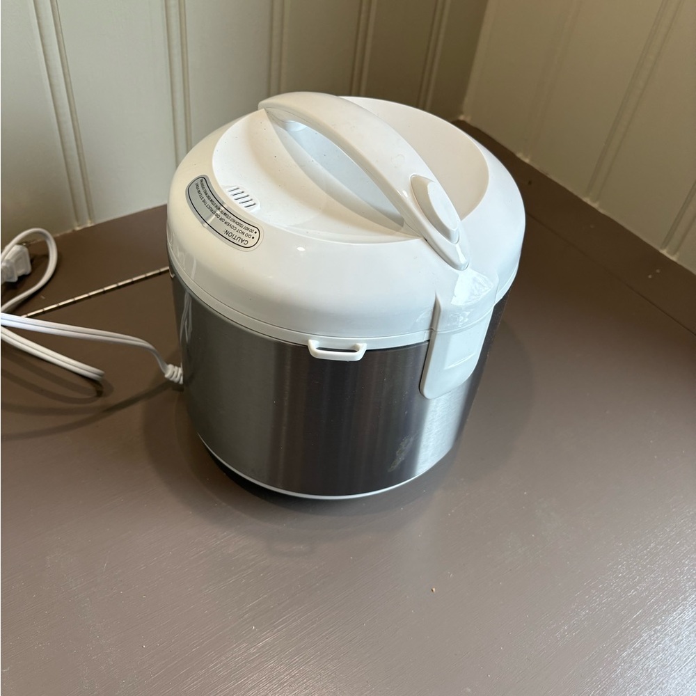 White and Silver Rice Cooker - Picture 7 of 7